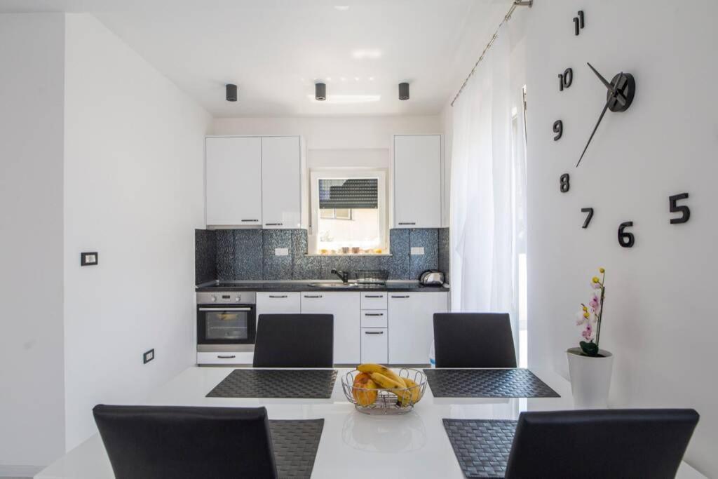 Holiday House Gavran Vodice Buitenkant foto