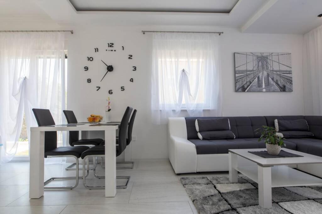 Holiday House Gavran Vodice Buitenkant foto