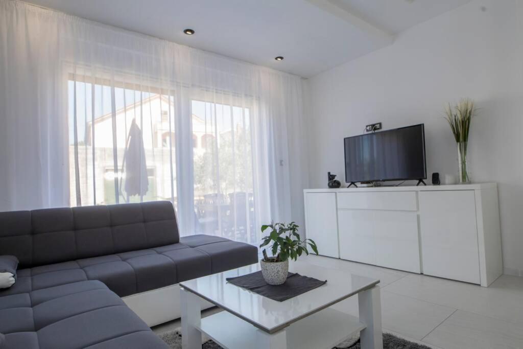 Holiday House Gavran Vodice Buitenkant foto
