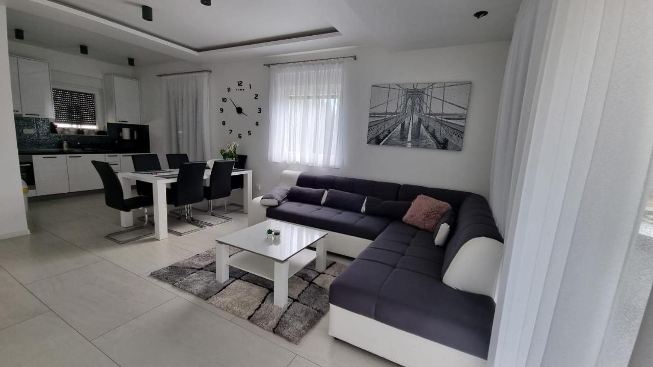 Holiday House Gavran Vodice Buitenkant foto