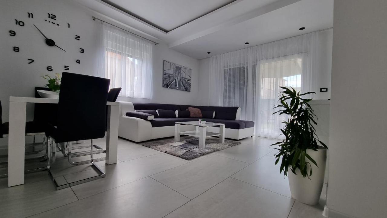 Holiday House Gavran Vodice Buitenkant foto